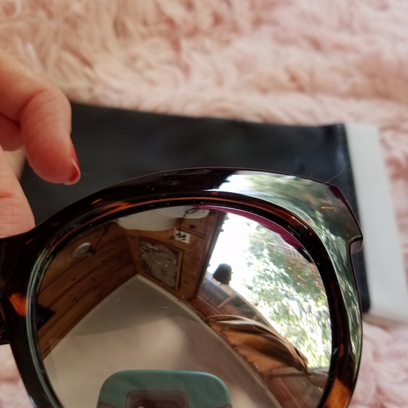 NEW!  SAlE RARE QUAY MAIDEN mirror sunnies - Picture 4 of 13